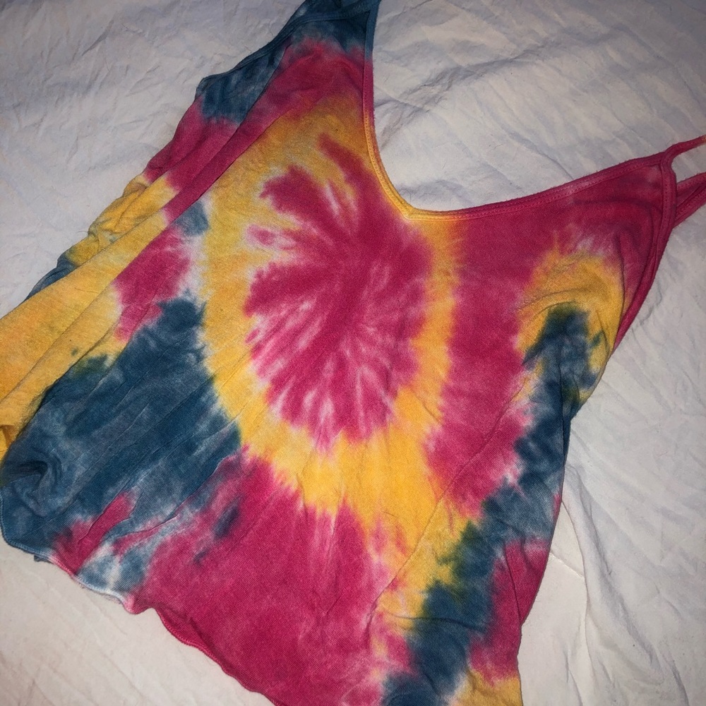 tie-dye tank